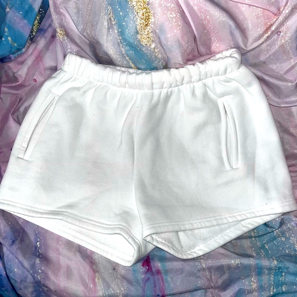 TicToc sweat shorts size M white